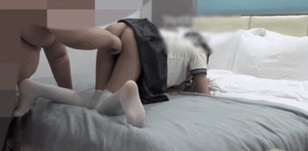 ❤️推特【胖爷的奇妙之旅】偷拍专攻00后的JK丝袜小妹妹(2)【5V+5.9G】